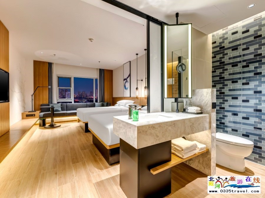 秦皇島海港萬(wàn)楓酒店電話18633570222