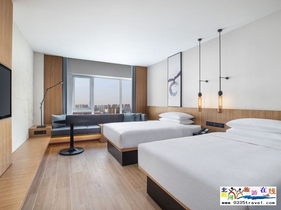 秦皇島海港萬(wàn)楓酒店電話18633570222