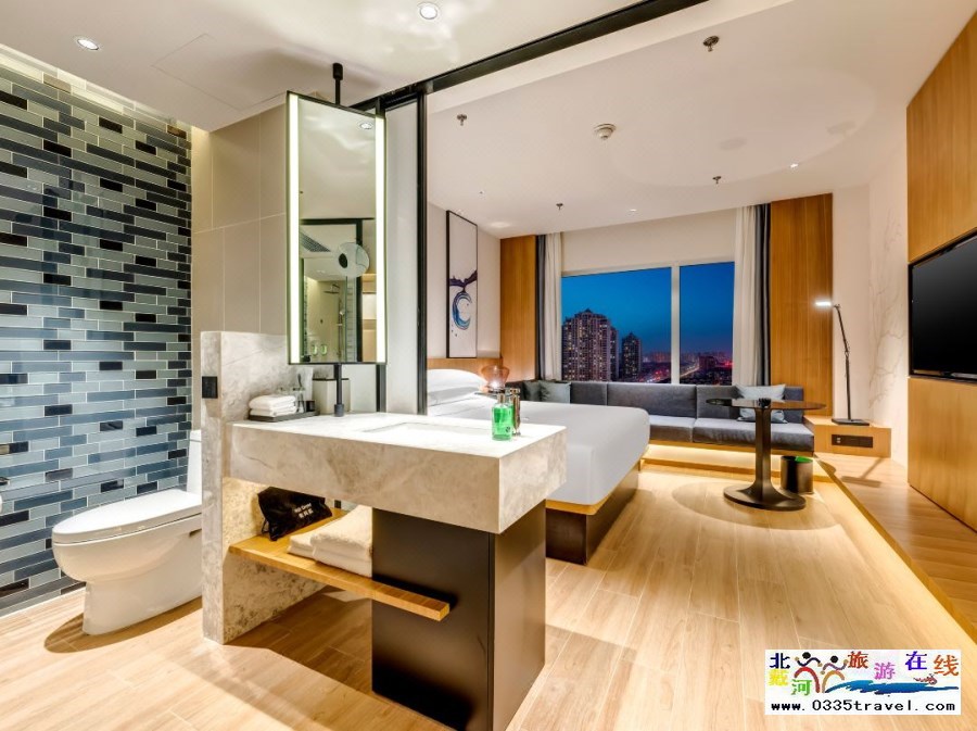 秦皇島海港萬(wàn)楓酒店電話18633570222