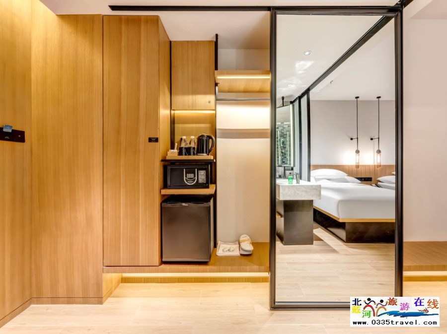 秦皇島海港萬(wàn)楓酒店電話18633570222