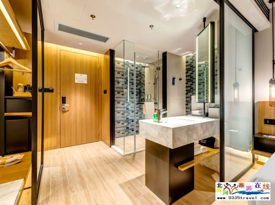 秦皇島海港萬(wàn)楓酒店電話18633570222