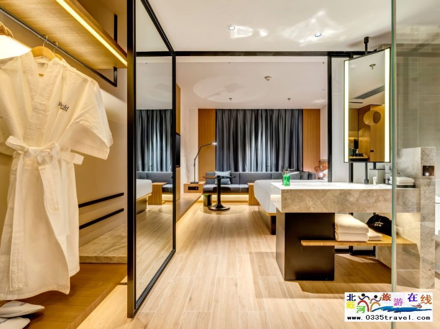 秦皇島海港萬(wàn)楓酒店電話18633570222