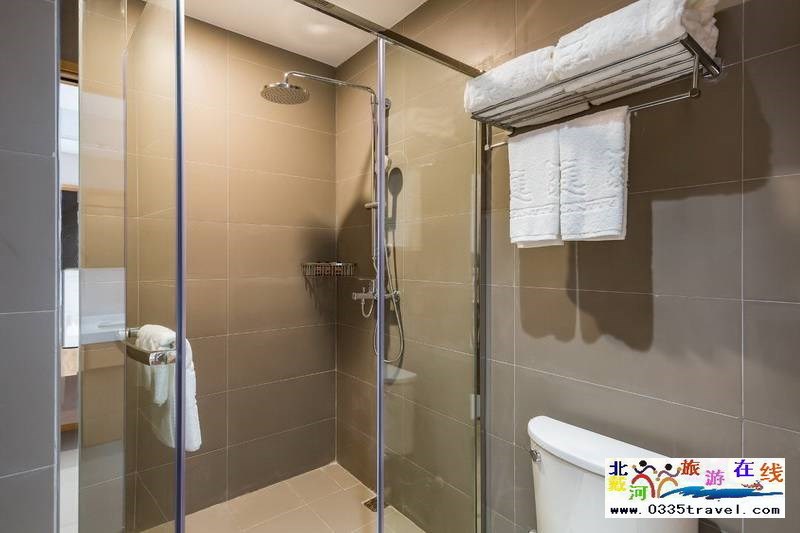 秦皇島燕山大學閑庭四藝酒店電話18633570222